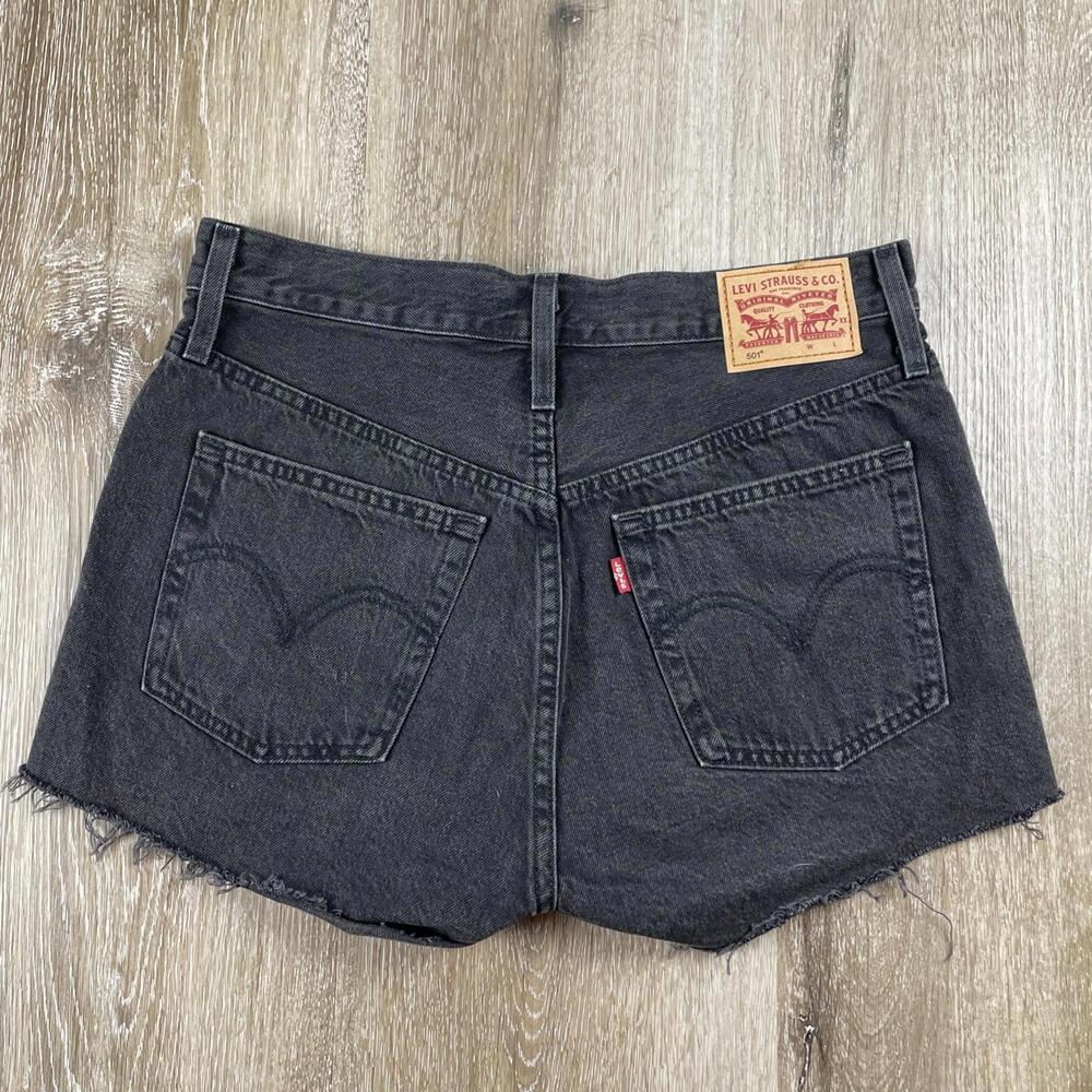 Leviās 501 Cutoff Jean Shorts Black Button Fly Women's W27 ( 30 X 3ā Inseam ) - Picture 6 of 16